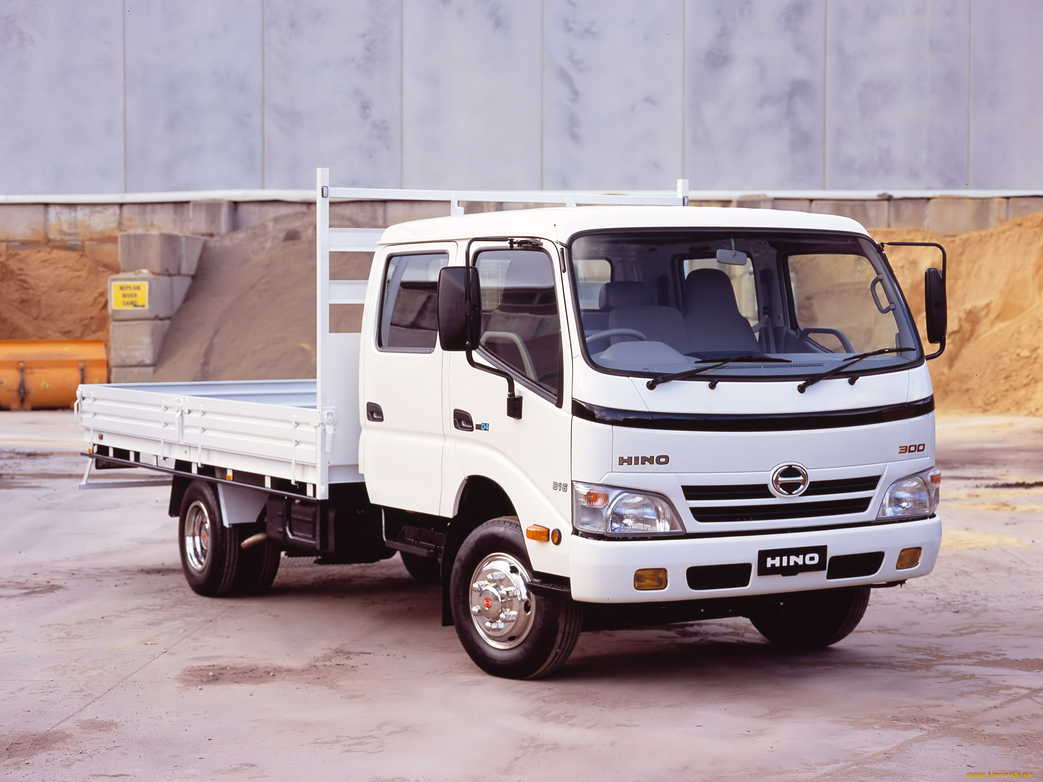 Автомобиль hino фото